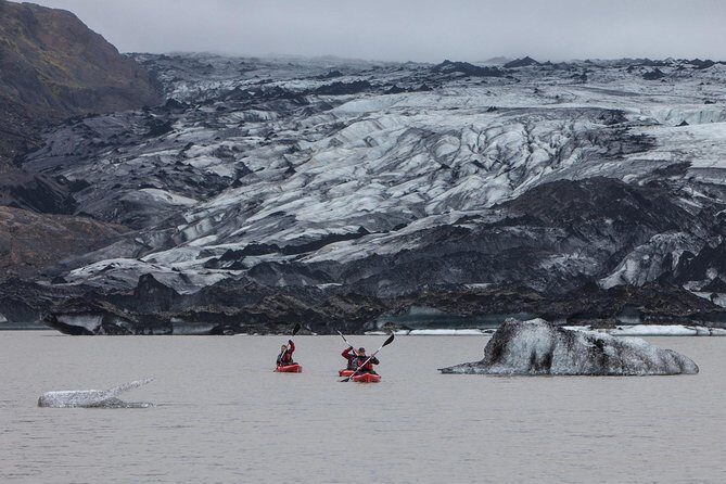 Kayaking on the Sólheimajökull Glacier Lagoon - The Solheimajökull stop: what you actually see from the kayak