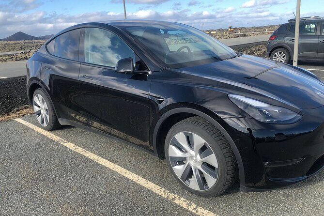 Keflavik International Airport Private Transfer To/From Reykjavik