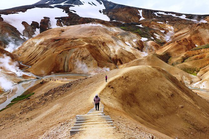 Kerlingarfjöll Highlands Day Tour in a 4X4 from Akureyri - Stop 3: Kerlingarfjöll Highland Resort (Views, Snow, and Lunch on Your Own)