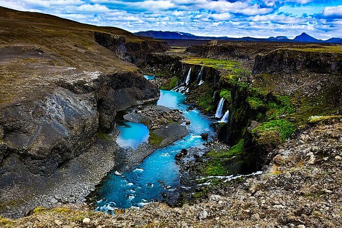 Landmannalaugar, Hekla, Sigoldugljufur 4x4 tour with Hiking - Ljótipollur: the Ugly Pond maar with turquoise water