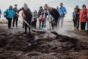 Laugarvatn Fontana: Geothermal Bread-Baking Experience - The 30-minute flow: from reception meet-up to dough-in-the-ground
