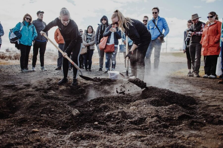 Laugarvatn Fontana: Geothermal Bread-Baking Experience - The 30-minute flow: from reception meet-up to dough-in-the-ground