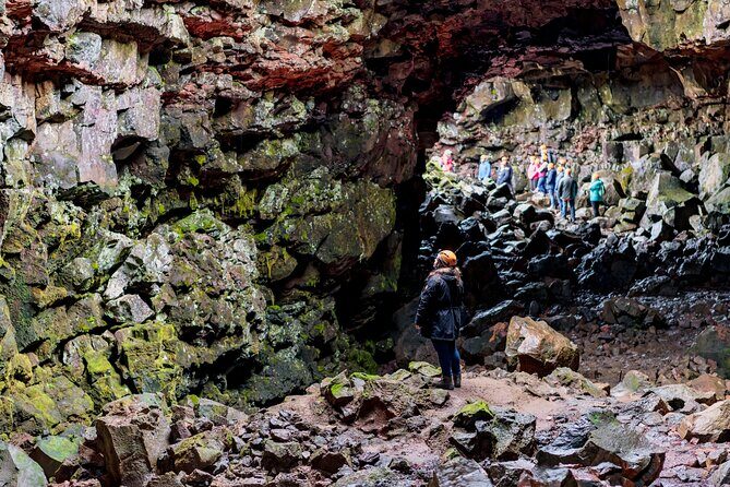 Lava Caving Experience - What you’ll see inside: colors, textures, and winter ice effects