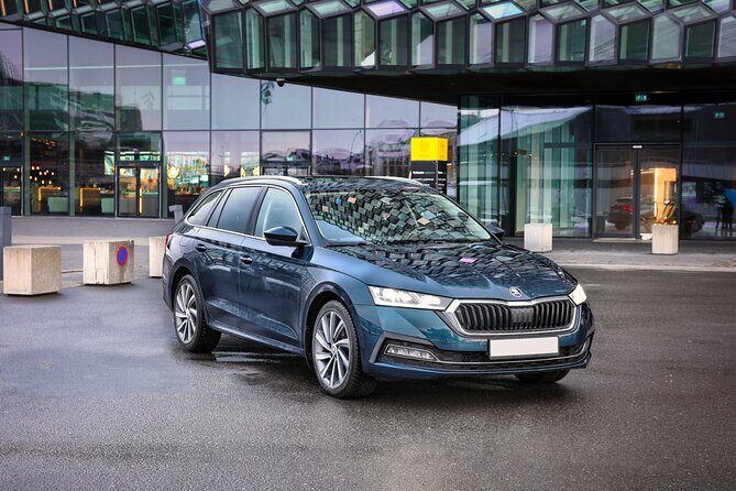 Luxury Private Transfer from Reykjavik to Keflavik Airport
