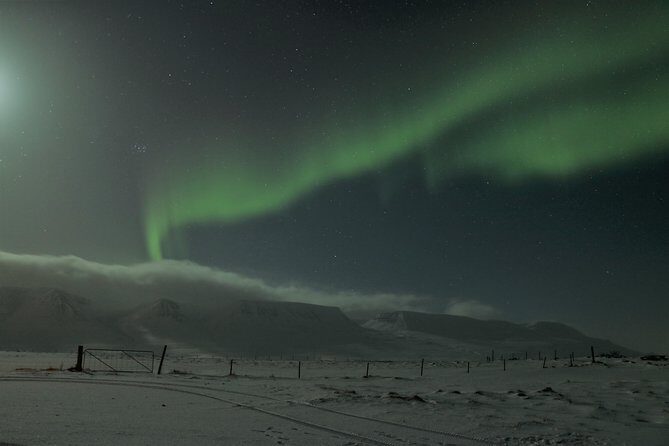 Northern Lights 4x4 Jeep/van Tour from Akureyri - Comfort and practical notes: cold weather, vehicle entry, and phone photos