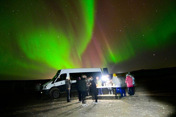 Northern Lights 4x4 Tour with Pastries and Cocoa from Reykjavik - Leaving Reykjavik City Lights Behind in a Heated 4x4 Minibus