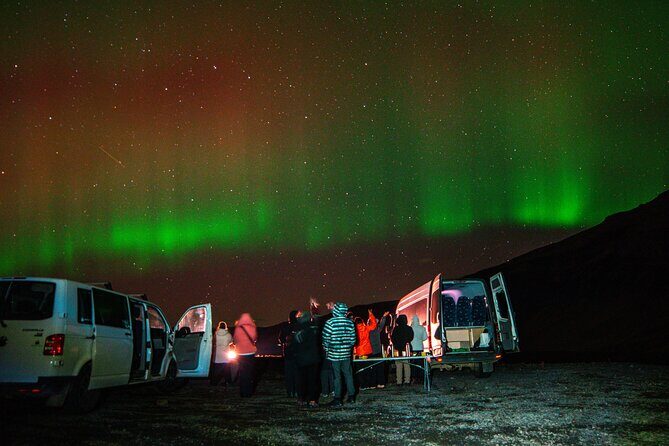 Northern Lights 4x4 Tour with Pastries and Cocoa from Reykjavik - Guides, Language, and the Photo Moment You’ll Actually Use