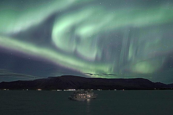 Northern Lights Cruise from Reykjavik Including Photos - Comfort, crowding, and motion: the trade-offs of going by boat