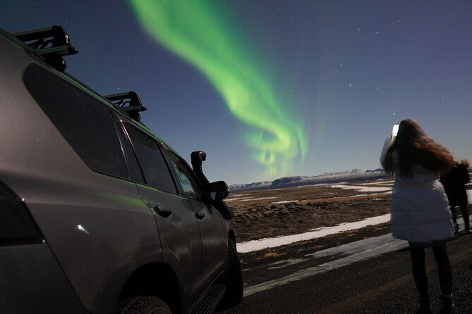 Northern Lights In luxury off-road SUV with Photos and Treats - Why a luxury SUV private hunt can beat the do-it-yourself scramble