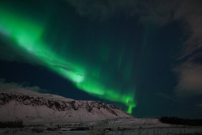 Northern Lights In luxury off-road SUV with Photos and Treats - Private guidance: what your expert does during the hunt
