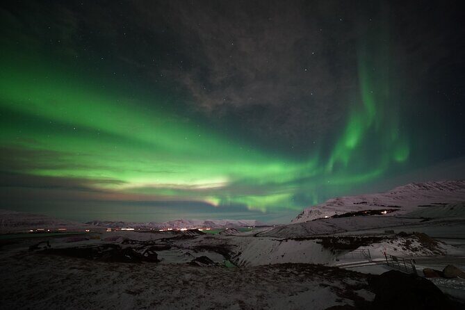 Northern Lights In luxury off-road SUV with Photos and Treats - Warm blankets and treats: small comforts that matter more than you think