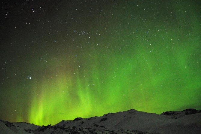 Northern Lights Minibus Tour with Hot Cocoa, Blankets & Photos