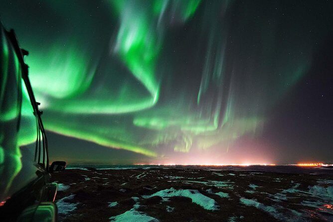 Northern Lights Private Super Jeep Tour with Photos - Hot chocolate, Icelandic liqueur, and staying out long enough