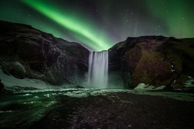 Northern Lights Small Group Tour from Reykjavik with Free Photos - Snacks, hot chocolate, and staying human at minus-temperatures