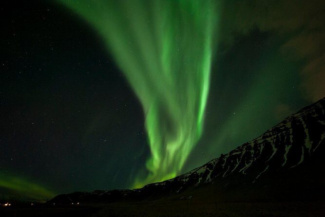 Northern Lights Small-Group Tour From Reykjavik with Hot Drink - Small-Group Size That Actually Helps on a Chilly Night