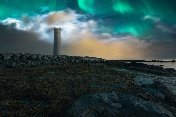 Northern Lights Small-Group Tour with Free Photos & Hot Chocolate - The 4-Hour Night Plan: Drive Out, Stop Again, Watch Closely