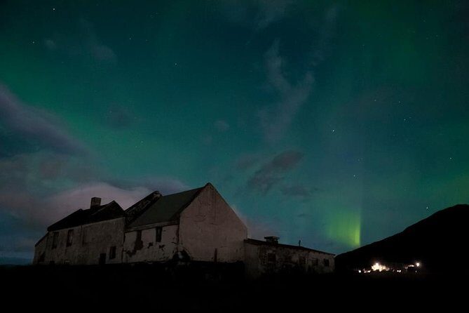 Northern Lights Small-Group Tour with Hot Chocolate & Photos - The chasing strategy: why you’ll stop multiple times