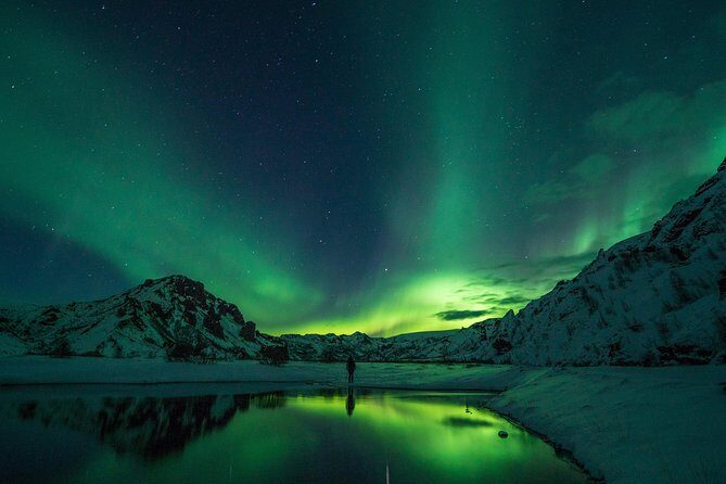 Northern Lights Small-Group Tour with Hot Chocolate & Photos - Warmth is the real itinerary: wool blankets, windy nights, and what to bring