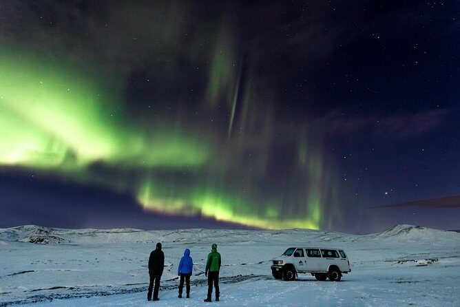 Northern Lights Tour from Reykjavik in a Super Jeep - Comfort Perks: Cocoa, Chocolate, Photos, and a Guide Who Works