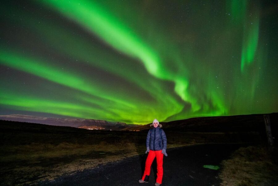 Northern Lights Tour From Reykjavik with Photography - Secret Stop #1 (Guided): How the Guide Helps You Look