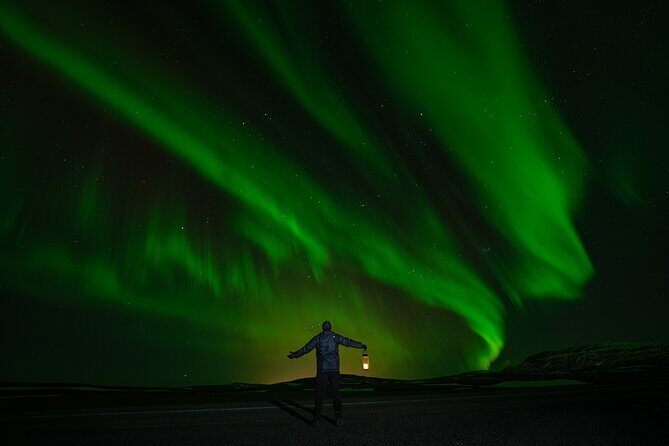 Northern Lights Tour with Photos, Snacks, Warm Snowsuits, Chairs - Photo Session + Long Wait: How the Night Flows