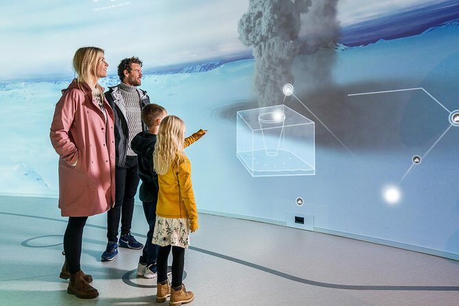 Perlan - Wonders of Iceland Experience - Aurora planetarium: learning how the lights work