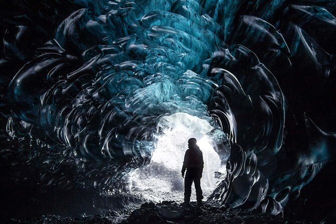 Private 2-Day Glacier Lagoon, Ice Cave and Northern Lights - Diamond Beach (Fellsfjara): ice on black sand, like it’s staged