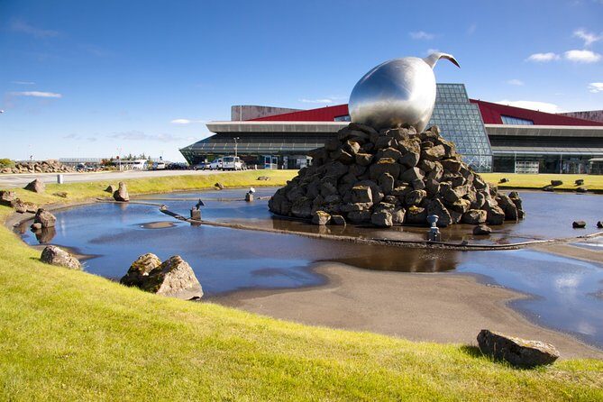 Private Airport Transfer with Blue Lagoon - Admission included - What the stopover feels like: a geothermal pause between travel legs