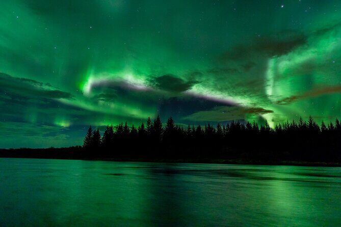 Private Aurora Hunt with Photos in Super Defender - Why This Aurora Hunt Works Better Than the Standard Plan