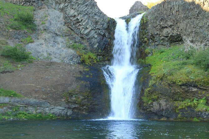 Private Golden Circle and Secret Lagoon Tour from Reykjavik - Kerið Crater: Quick Photos, Optional Hike Down