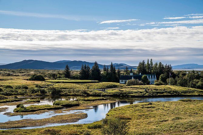 Private Golden Circle Classic Tour from Reykjavik - Kerið crater: short stop, strong payoff, and admission included