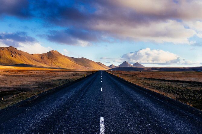 Private Golden Circle Tour Iceland | Day Tour - Stop 1: Þingvellir National Park and the tectonic rift story