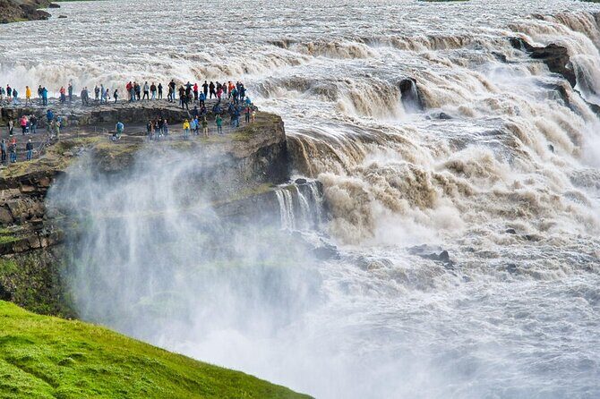 Private Golden Circle Tour in Iceland With 5+ Attractions - Laugarvatn Geothermal Bakery and Hveragerdi: food and heat you can see