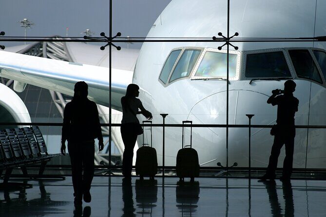 Private Golden Circle Tour with Airport Pick up - Stop 1: Keflavík airport transfer and a quick reset