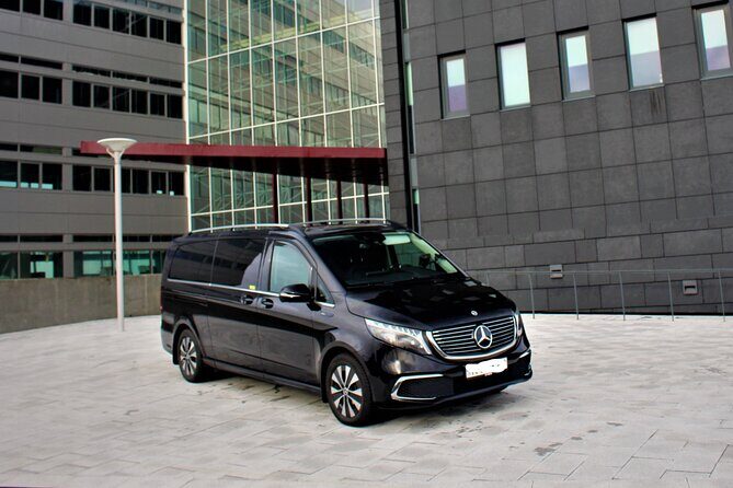 Private Keflavik Airport Transfer (One Way) - KEF pickup that adjusts to your flight, not your schedule