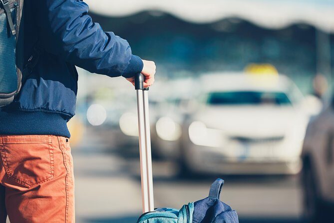 Private Keflavik Airport Transfer (One Way) - What door-to-door means when you’re tired and carrying luggage