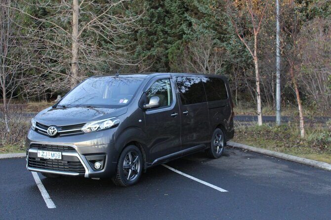 Private Keflavik Airport Transfer (Round trip)