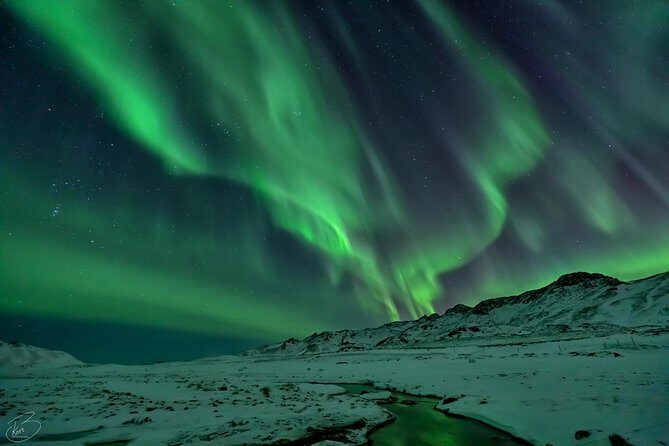 PRIVATE Northern light photo infused tour - Reykjavik Northern Lights at Night: Why This Tour Feels Different