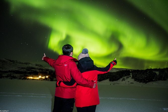 Private Northern lights with photographs - The Photo Advantage: Getting Real Aurora Pictures (Not a Face-Cutaway)
