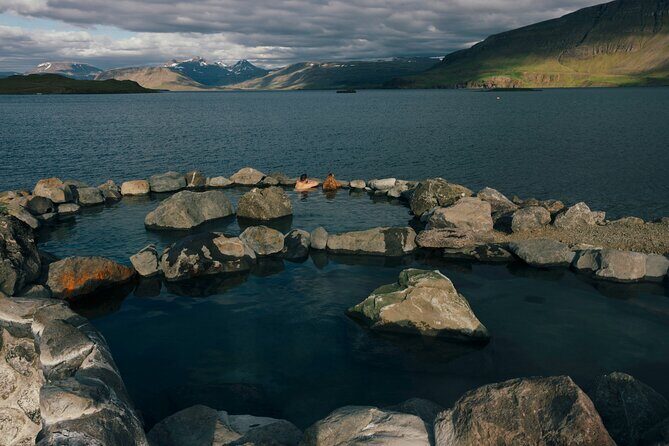 Private Tour to Golden Circle and Hvammsvík Hot Spring - Geysir: seeing the bigger system and timing the famous eruptions