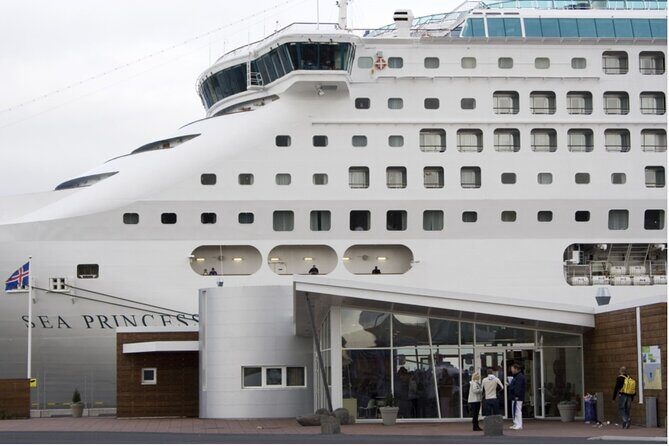 Private Transfer from Cruise Ship Port to Keflavik Int. Airport - Reykjavik Cruise-Port to Keflavik: why this transfer is a big deal