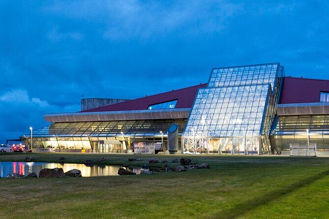 Private Transfer Reykjavik to Keflavik Airport - Why this private transfer feels better than the airport bus