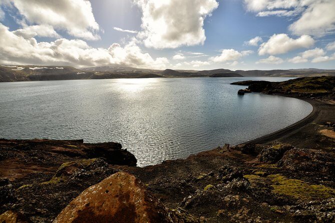 Reykjanes Geopark Small-Group Tour with Airport Transfer - Grindavík and the eerie abandoned town feeling