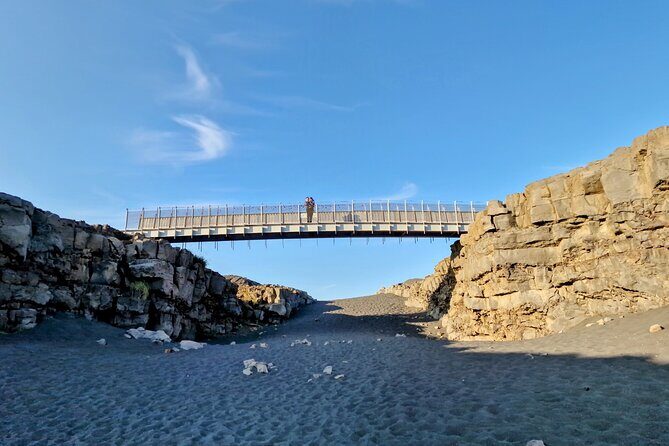 Reykjanes Peninsula Private tour Iceland - Kleifarvatn Lake: cliff views that feel oddly cinematic