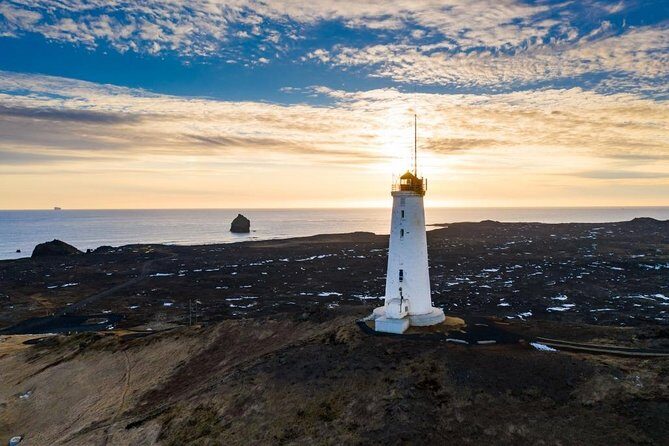 Reykjanes Peninsula Tour - Kleifarvatn Lake: mythology and a geothermal lake that invites brave visitors