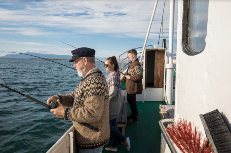 Reykjavik: 3-Hour Sea Angling Gourmet Experience Tour - Meeting at Hlésgata Harbor and getting set up fast