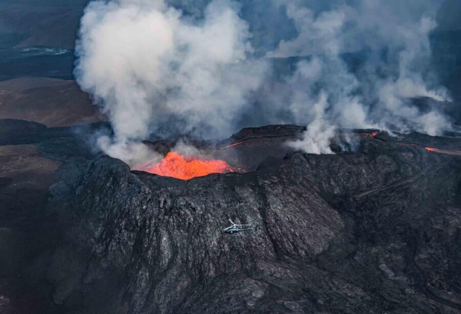 Reykjavik: 45-Minute Volcano Sightseeing Helicopter Tour - A helicopter that turns volcano spotting into a 45-minute reality