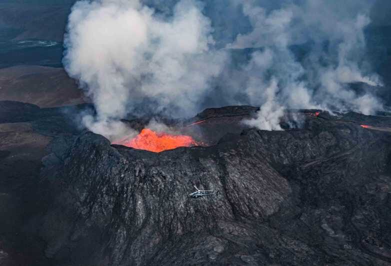 Reykjavik: 45-Minute Volcano Sightseeing Helicopter Tour - Spotting lava fields over Reykjanes: what you’re really looking for