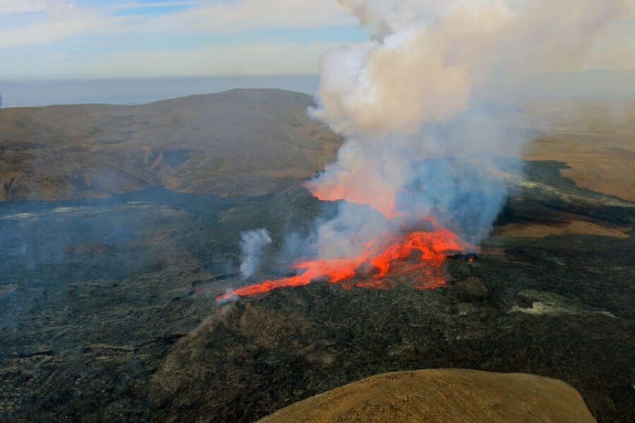 Reykjavik: 45-Minute Volcano Sightseeing Helicopter Tour - Sundhnúkahraun: the March 2024 eruption site from above