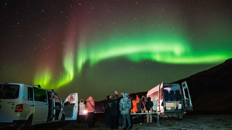 Reykjavík: 4x4 Minibus Northern Lights with Photo and Cocoa - Key things that make this Northern Lights tour worth your time